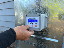 Load image into Gallery viewer, Easy to program without tools. Easy to manually open or shut the feeder anytime.